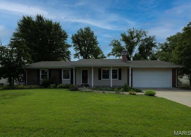 Property at 824 Ruth Dr, St Charles, MO 63301, 3 beds, 2 baths