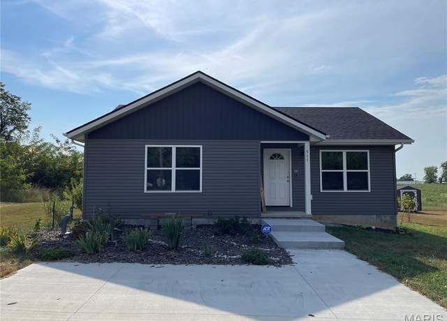 Property at 511 Texas Ave, Lebanon, MO 65536, 3 beds, 2 baths