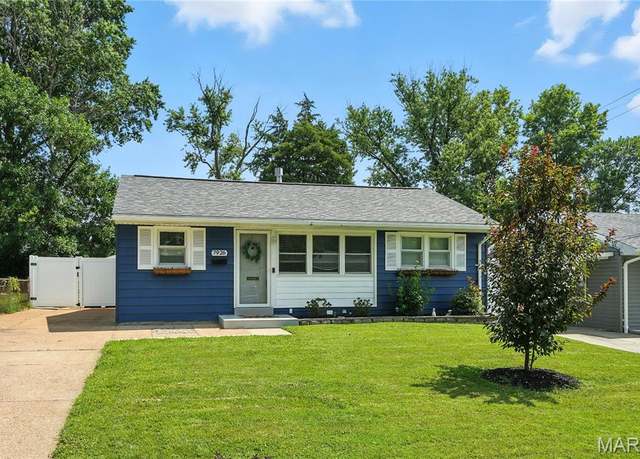 Property at 7926 Ivanhoe St, St Louis, MO 63123, 3 beds, 1.5 baths