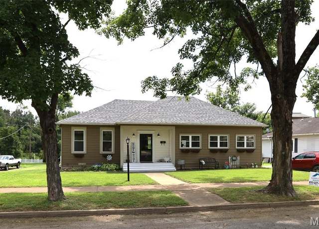 Property at 158 Church St, Bonne Terre, MO 63628, 3 beds, 2 baths
