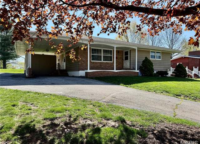 Property at 4920 College Ave, Hannibal, MO 63401, 3 beds, 1.5 baths