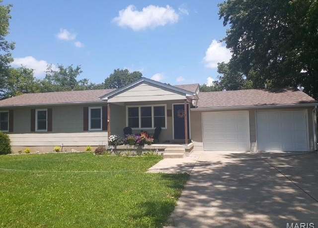 Property at 2 Towers Ln, St Charles, MO 63304, 4 beds, 2 baths