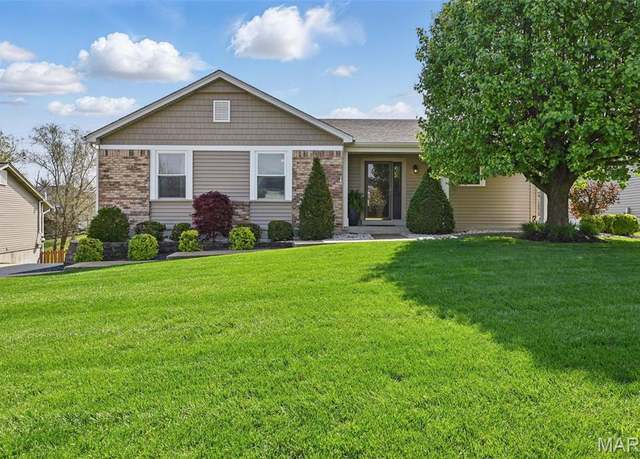 Property at 326 Westridge Dr, O'fallon, MO 63366, 3 beds, 2.5 baths