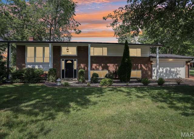 Property at 10637 Roxanna Dr, St Louis, MO 63128, 5 beds, 3 baths