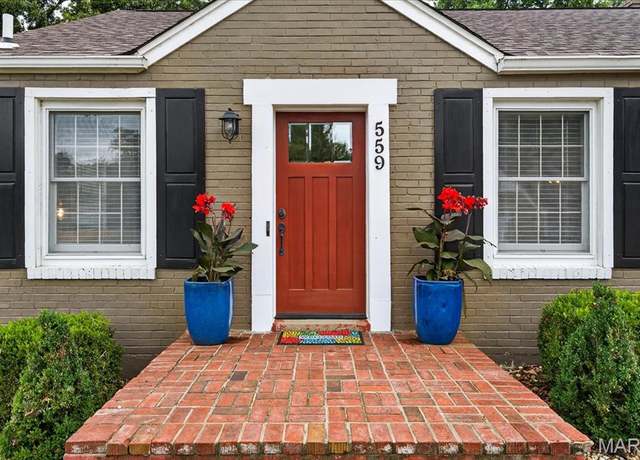 Property at 559 Central Pl, Kirkwood, MO 63122, 2 beds, 2 baths