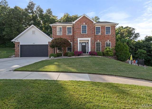 Property at 421 Keystone Dr, Fenton, MO 63026, 4 beds, 3.5 baths