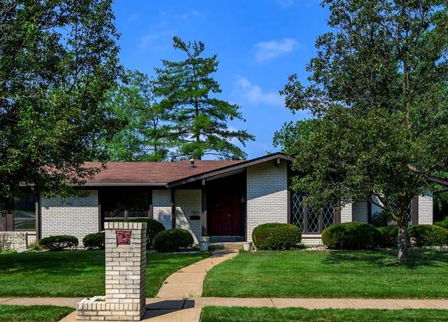 Property at 25 Leaside Ct, Manchester, MO 63011, 7 beds, 4 baths