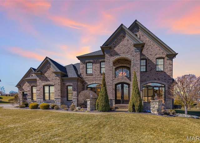 Property at 1017 Wilmas Hollow Dr, Chesterfield, MO 63005, 6 beds, 5.5 baths