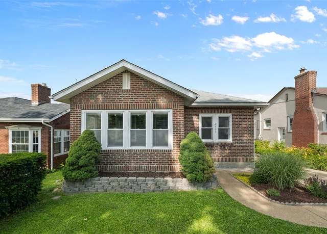 Property at 2603 Circle Dr, Maplewood, MO 63143, 2 beds, 2 baths