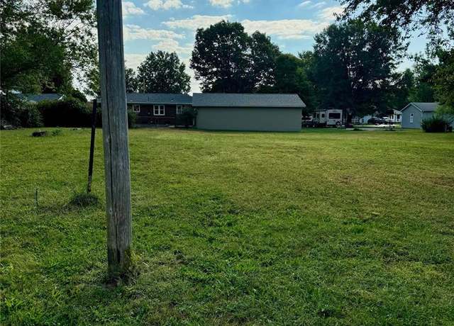 Property at 1500 N Van Buren St, Litchfield, IL 62056