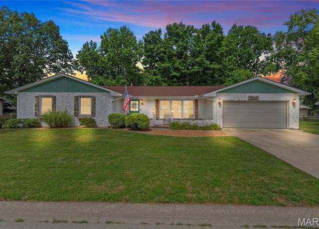Property at 1211 6th St, Pawnee, IL 62558, 3 beds, 2 baths