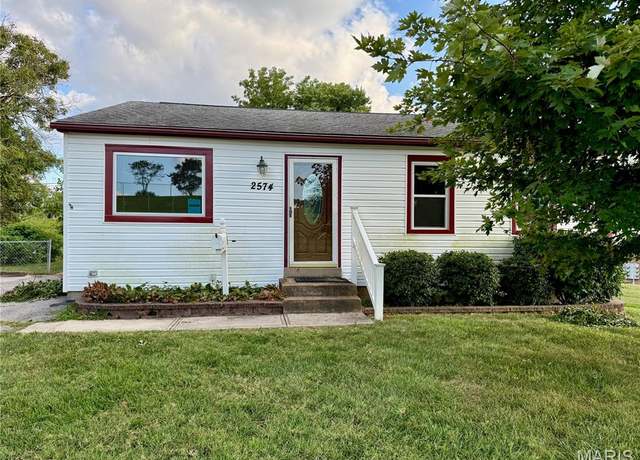 Property at 2574 Creve Coeur Mill Rd, Maryland Heights, MO 63043, 2 beds, 1.5 baths