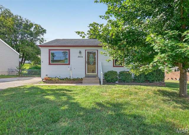 Property at 2574 Creve Coeur Mill Rd, Maryland Heights, MO 63043, 2 beds, 1.5 baths