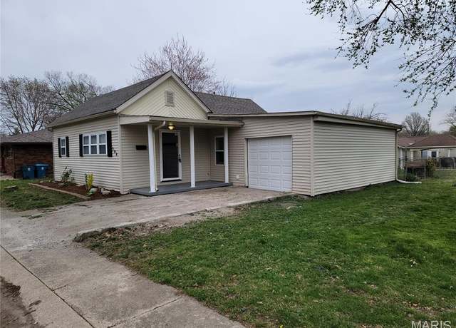 Property at 304 S Hickory St, Troy, IL 62294, 2 beds, 1 bath