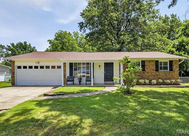 Property at 1002 Arlington Dr, St Charles, MO 63303, 3 beds, 2 baths