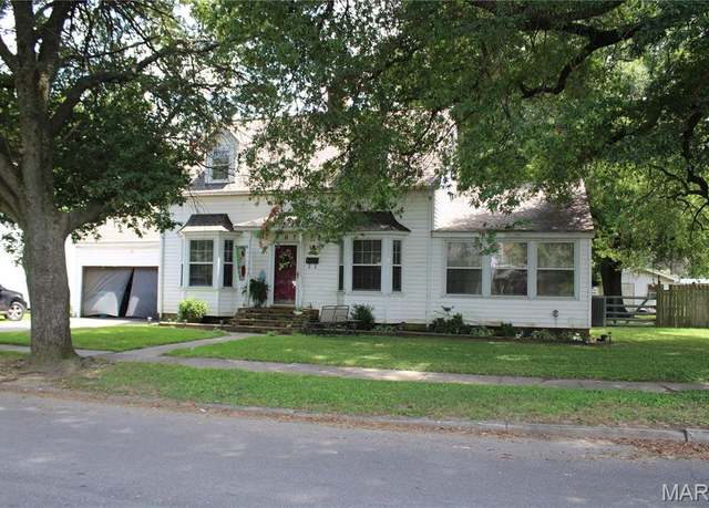 Property at 707 Beckwith Ave, Caruthersville, MO 63830, 3 beds, 2.5 baths