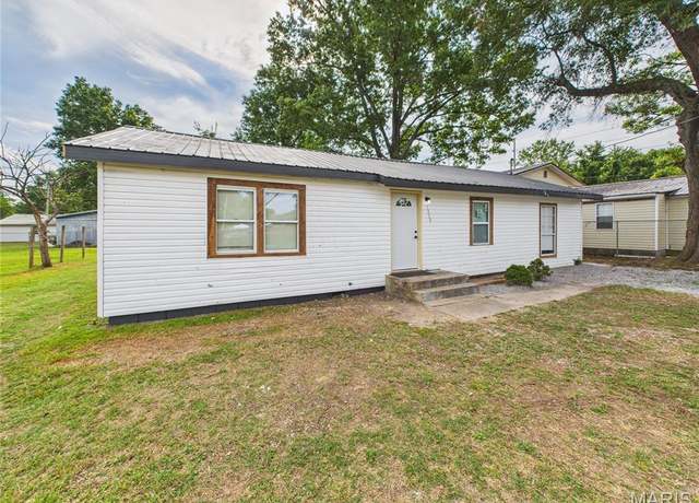 Property at 1910 Arkansas Ave, Poplar Bluff, MO 63901, 3 beds, 1 bath