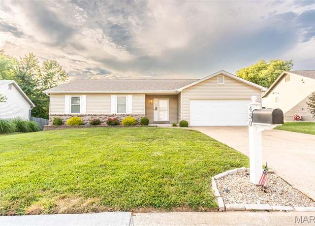 Property at 450 Hidden Lake Dr, St Peters, MO 63304, 3 beds, 3 baths
