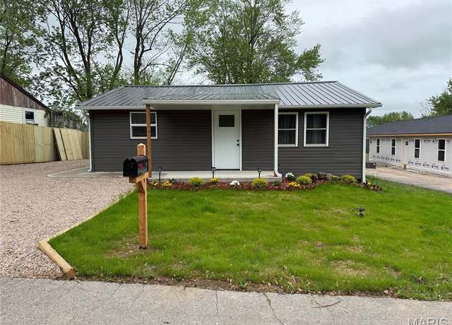 Property at 229 Siebenman St, Bourbon, MO 65441, 3 beds, 1 bath