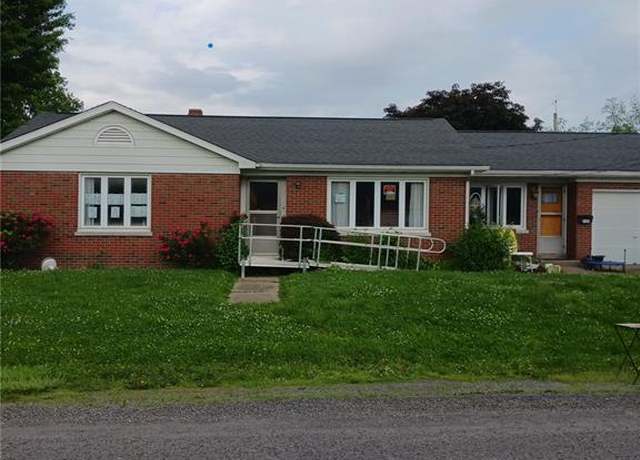 Property at 106 N Monroe St, Trenton, IL 62293, 2 beds, 1 bath