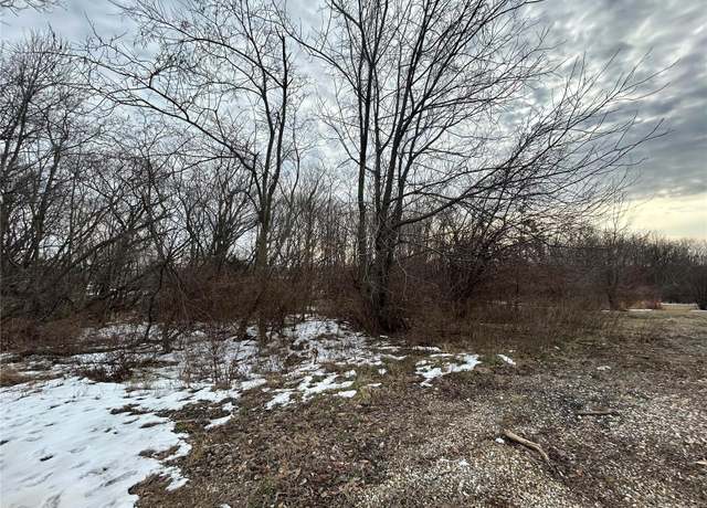 Property at 19580 Hillcrest Dr, Carlyle, IL 62231