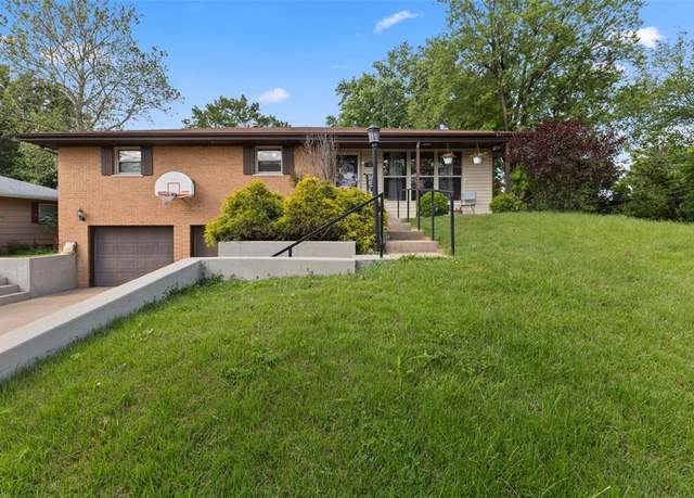 Property at 121 Pamela Dr, Belleville, IL 62223, 3 beds, 2 baths