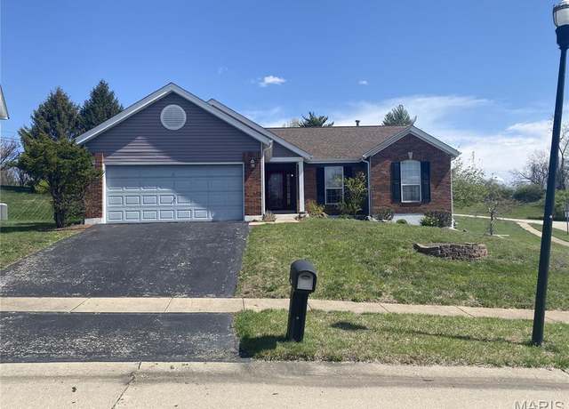 Property at 2132 Riding Spur Dr, St Louis, MO 63146, 4 beds, 3 baths
