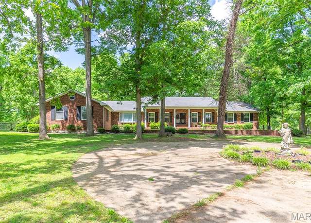 Property at 1103 Cherry St, Doniphan, MO 63935, 4 beds, 3 baths