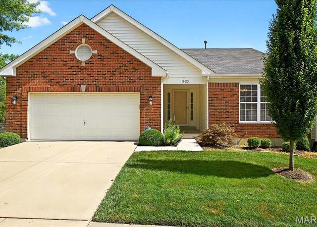 Property at 1423 Villas Estates Dr, St Louis, MO 63026, 3 beds, 3 baths