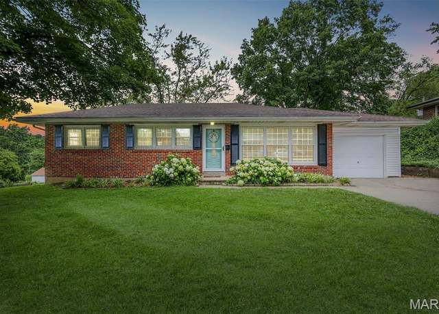 Property at 1001 Hillcrest Pl, St Charles, MO 63301, 3 beds, 1.5 baths