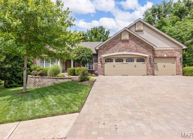 Property at 95 Charbonier Bluffs Dr, Florissant, MO 63031, 3 beds, 3 baths