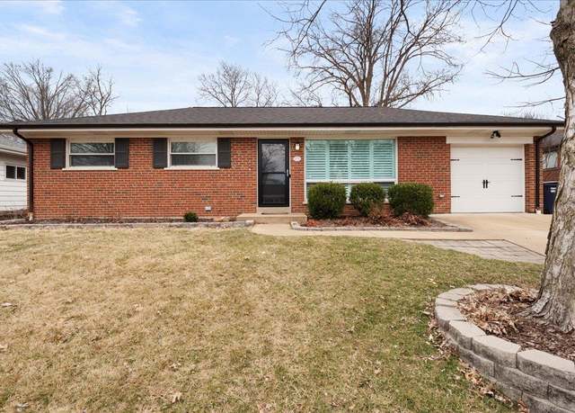 Property at 8728 Villa Crest Dr, St Louis, MO 63126, 3 beds, 2 baths