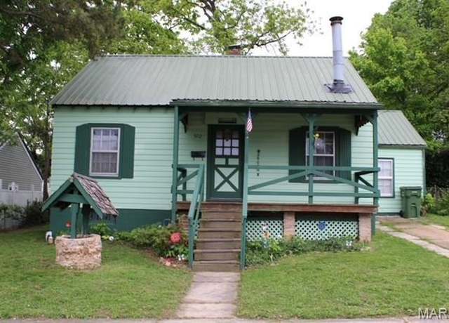 Property at 902 E 6th St, Rolla, MO 65401, 3 beds, 1 bath