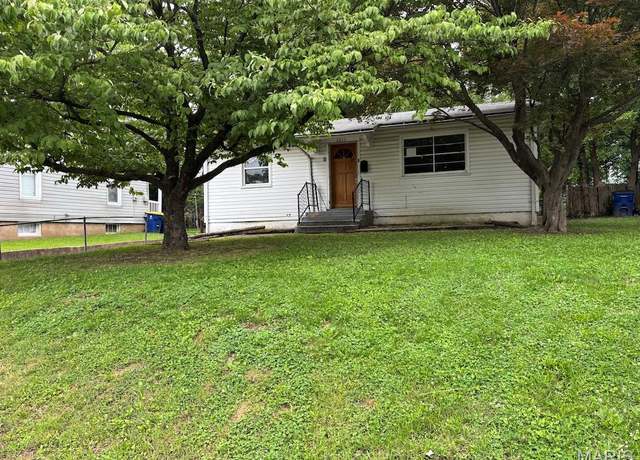 Property at 2816 Lyndhurst Ave, St Louis, MO 63114, 3 beds, 2 baths