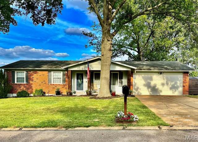 Property at 1100 King Carey Dr, Creve Coeur, MO 63146, 4 beds, 3 baths