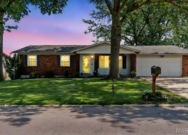 Property at 1100 King Carey Dr, Creve Coeur, MO 63146, 4 beds, 3 baths