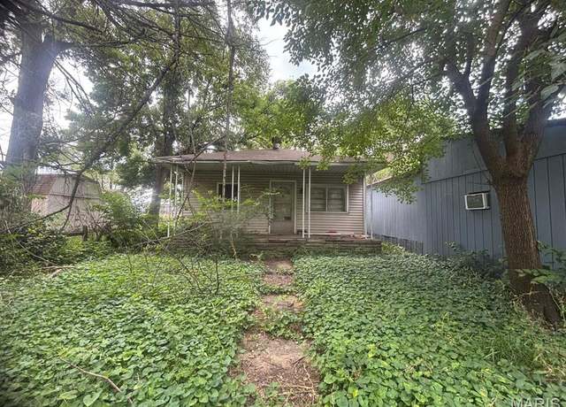 Property at 1406 Rhodes St, Granite City, IL 62040, 2 beds, 1 bath