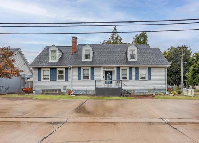 Property at 210 W Prairie St, Jerseyville, IL 62052, 7 beds, 4 baths