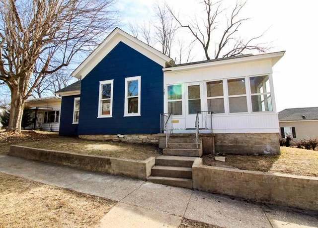 Property at 516 Jackson St, Louisiana, MO 63353, 2 beds, 2 baths