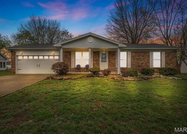 Property at 637 Ann St, Farmington, MO 63640, 4 beds, 2.5 baths