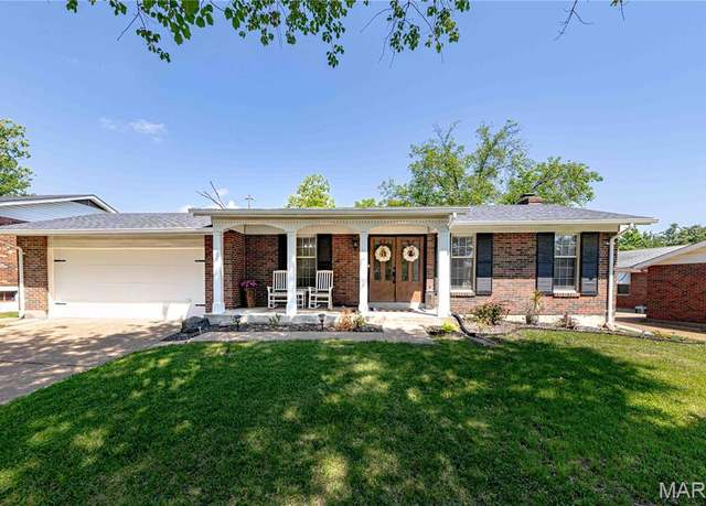Property at 4515 Firelight Dr, St Louis, MO 63129, 4 beds, 3 baths
