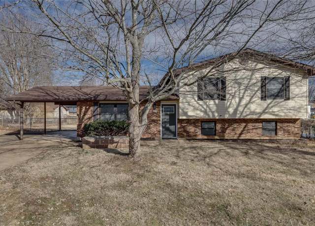 Property at 501 Walter St, Farmington, MO 63640, 3 beds, 1.5 baths