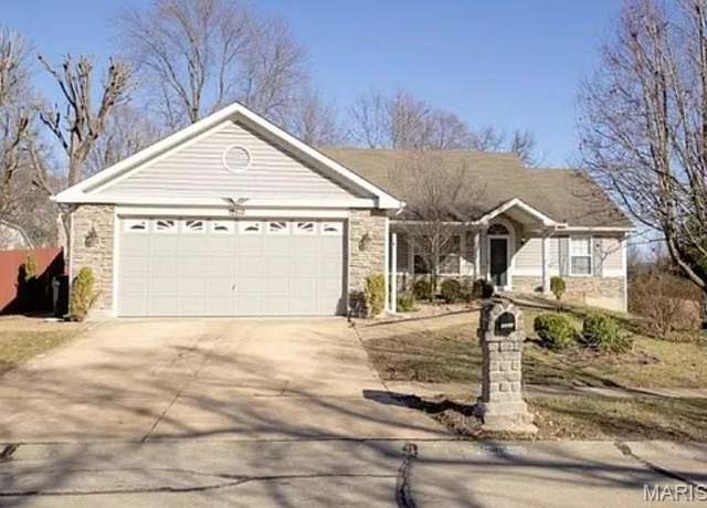 Property at 12812 Meadowdale Dr, St Louis, MO 63138, 3 beds, 2.5 baths
