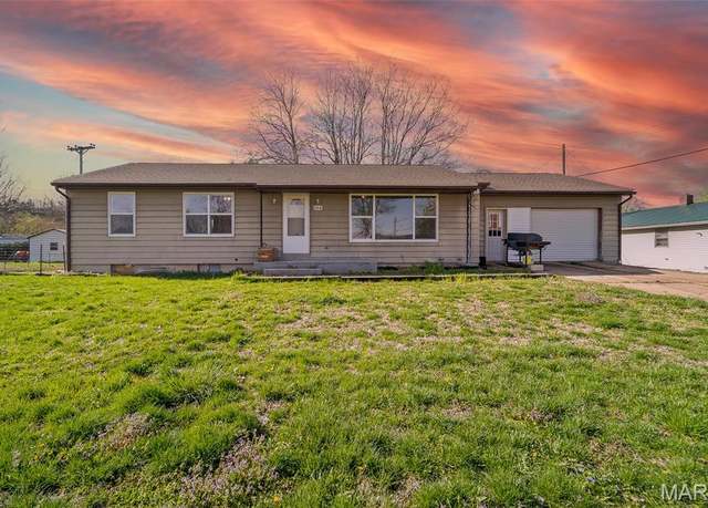 Property at 104 E Tennessee St, Chamois, MO 65024, 3 beds, 1 bath