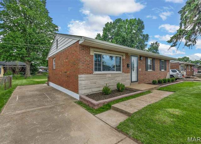 Property at 216 Clearpoint Ln, St Louis, MO 63123, 3 beds, 1.5 baths