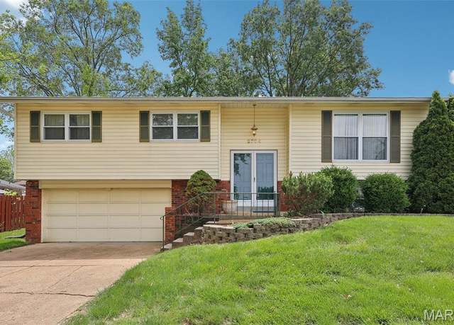 Property at 2704 Mountain Top Dr, St Louis, MO 63129, 3 beds, 2 baths