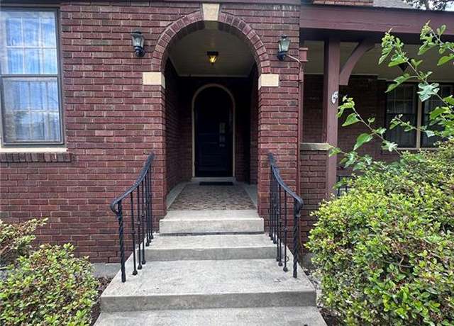 Property at 417 S Kingshighway St, Sikeston, MO 63801, 5 beds, 2 baths