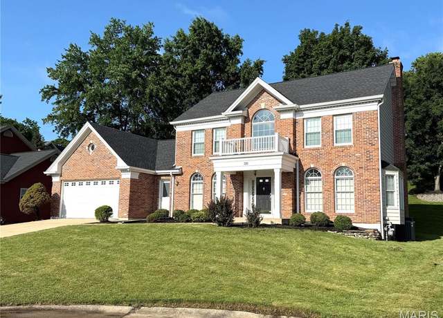 Property at 720 Woodridge Heights Ct, Manchester, MO 63011, 4 beds, 2.5 baths