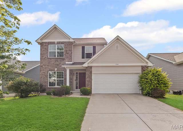 Property at 1909 Plantation Ln, Belleville, IL 62220, 5 beds, 3.5 baths