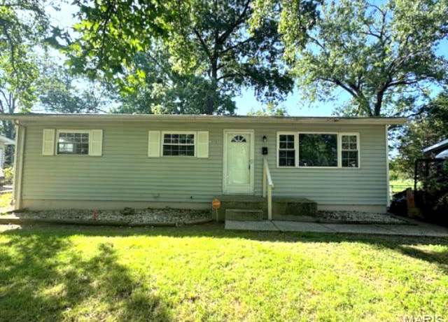 Property at 1020 Forestwood Dr, Ferguson, MO 63135, 3 beds, 1 bath